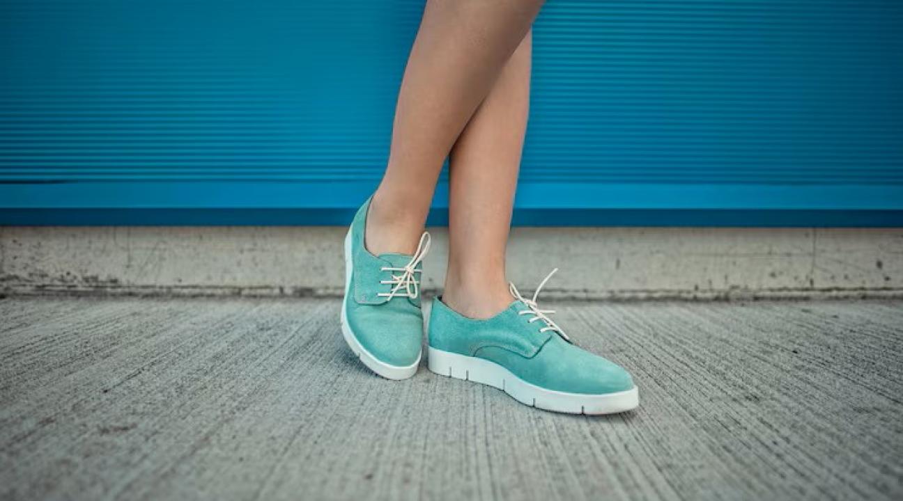 Niebieskie buty - do czego pasują?
