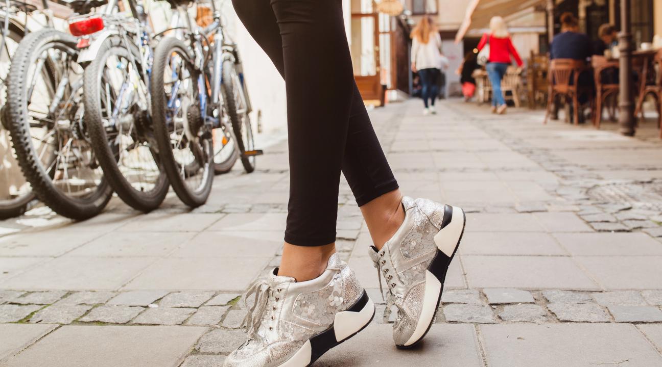 Jak wybrać idealne sneakersy na co dzień?